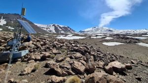 Volcán Copahue: por cambios en su actividad, renuevan equipamiento