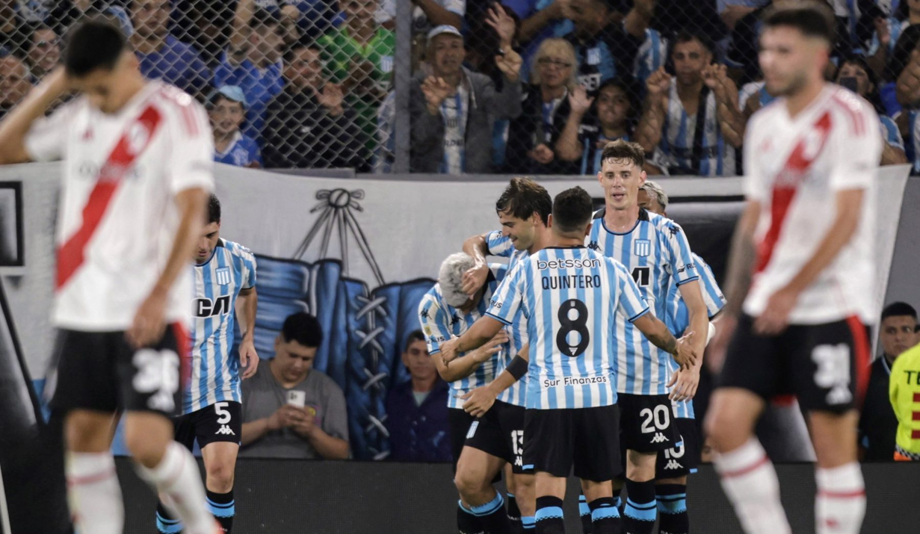 Racing le ganó a River y cerró el año con una alegría. (Foto: Fotobaires)