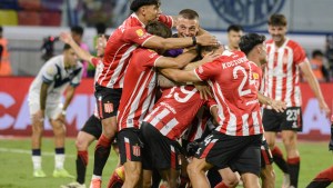 Estudiantes goleó a Vélez y se quedó con el Trofeo de Campeones en Santiago del Estero