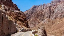 Imagen de La ruta argentina que serpentea por la cordillera hasta Chile, entre paisajes increíbles