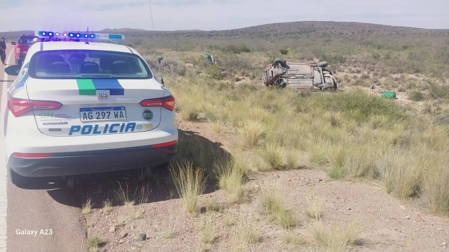 Vuelco en la Ruta 3. cerca de Sierra Grande. 