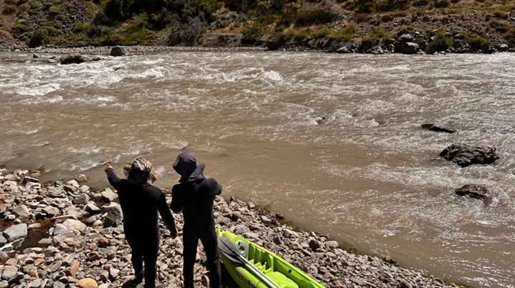 Búsqueda del criancero en el río Varvarco. 