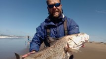 Imagen de “El Colapinto neuquino del mar”: sacó la corvina de su vida, conoció la gloria y subió al podio