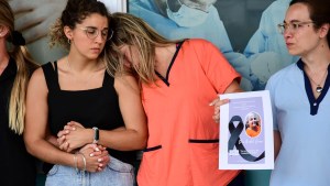 Video | Despiden a las tres trabajadoras que murieron con un homenaje en el hospital Heller de Neuquén