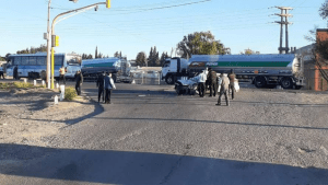 Cipolletti: pasó en rojo y chocó a un colectivo en la Ruta 22