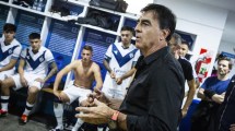 Imagen de Sorpresa en Vélez: Gustavo Quinteros no arregló su continuidad y se va a otro club