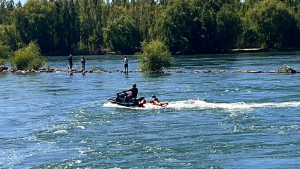 Simulacro de rescate en una de las zonas más peligrosas del río en Neuquén