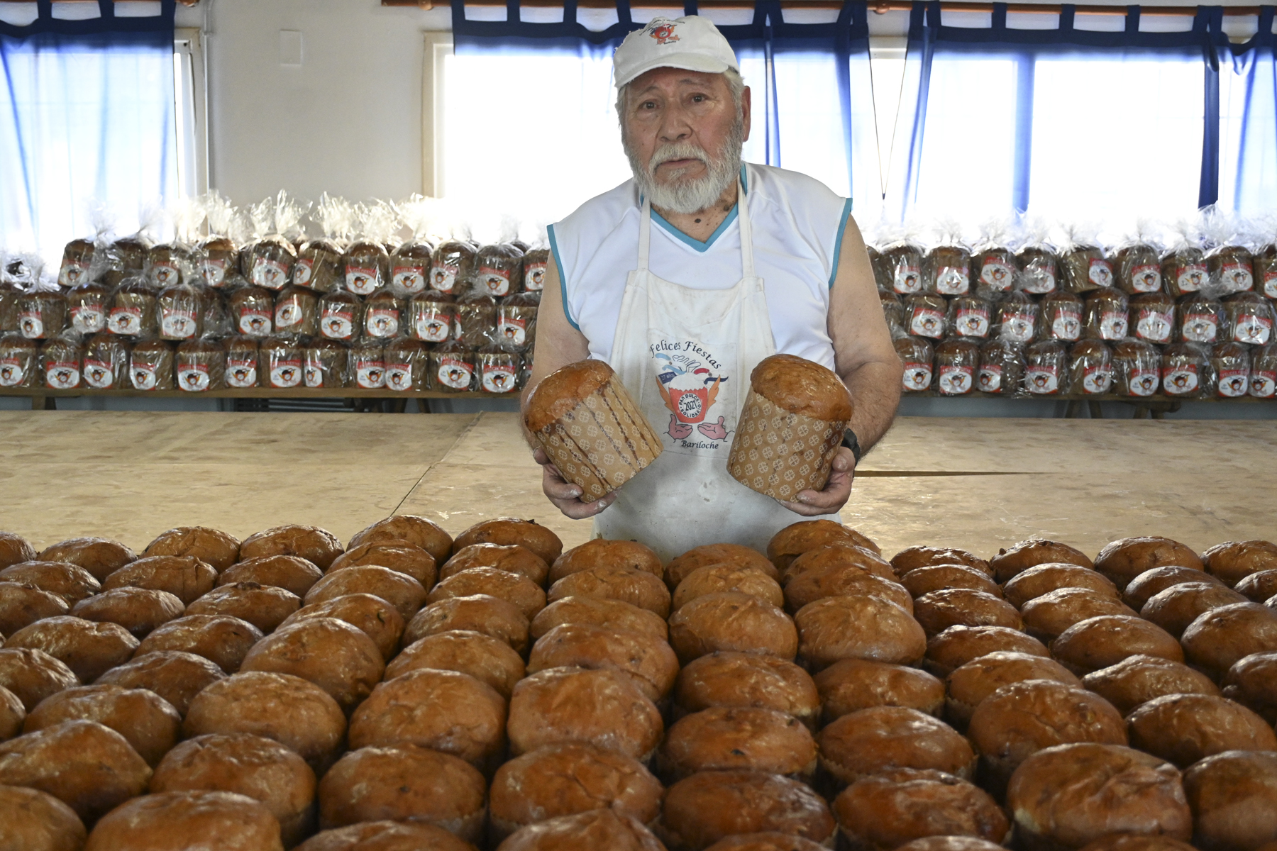 Su deseo es lograr los 15 mil panes para esta Navidad. Foto: Chino Leiva