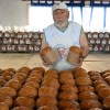 Imagen de Desde hace 30 años, Nicolás elabora miles de panes dulces en Bariloche para los que menos tienen