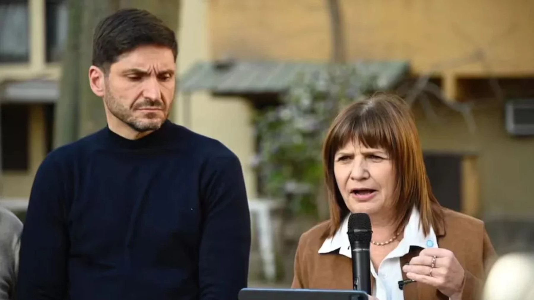 La ministra de Seguridad, Patricia Bullrich, y el gobernador de Santa Fe, Maximiliano Pullaro.