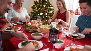 Navidad 2024: cómo bendecir la mesa de Nochebuena con una oración