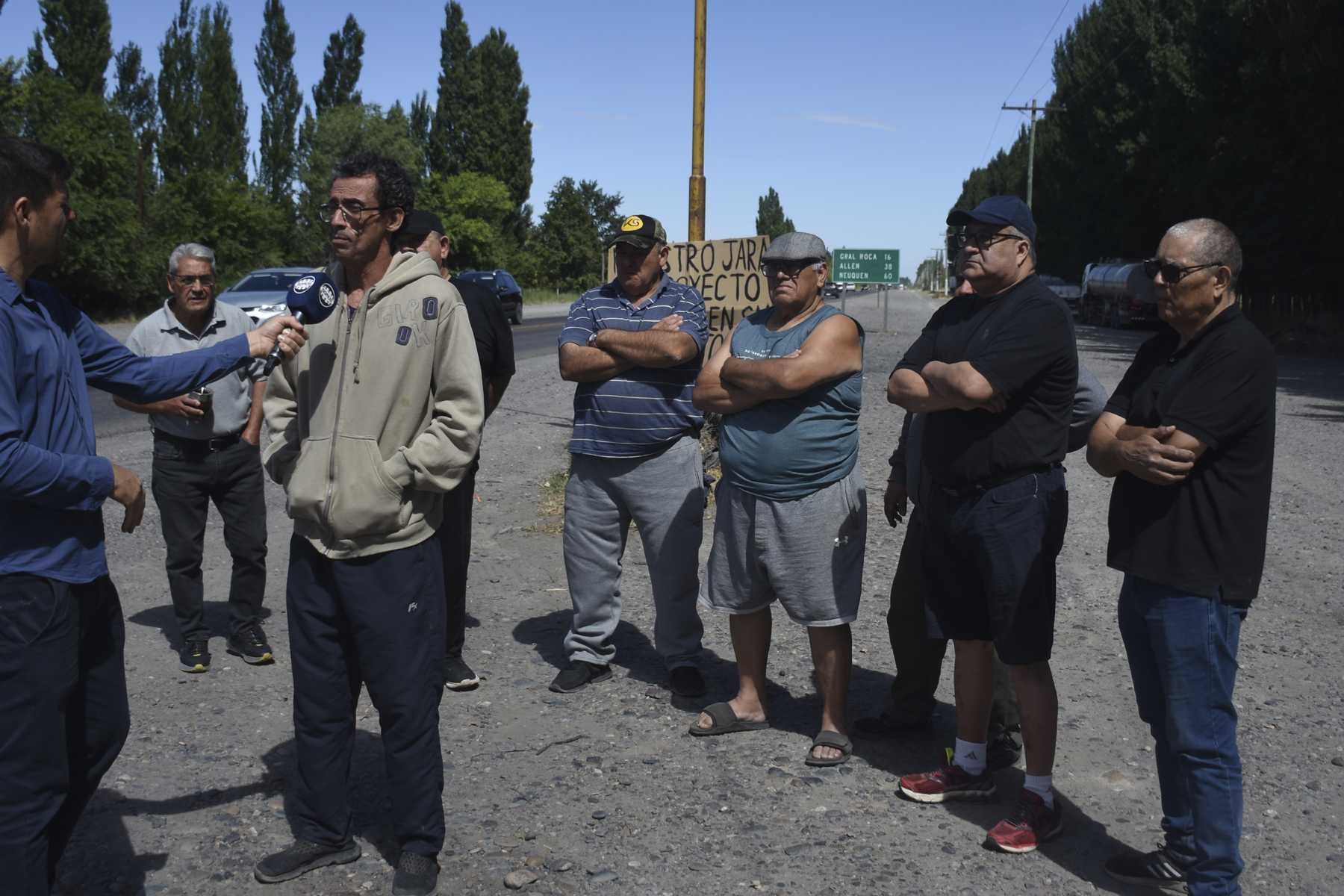 La protesta que realizaron los policías retirados la semana pasada en Cervantes. (Foto: Juan Thomes)