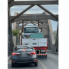 Imagen de Excedió la altura y dañó el puente carretero con el camión: de cuánto puede ser la multa en Neuquén