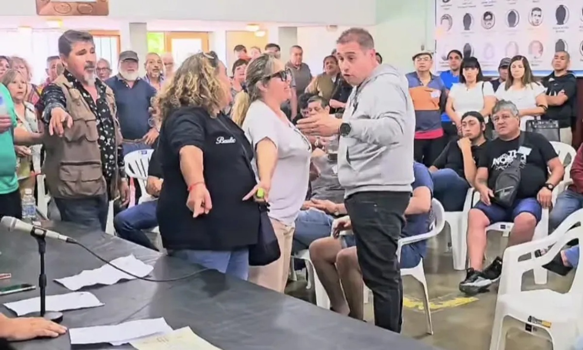 Hubo gritos, insultos y hasta cachetazos en el Congreso del Peronísmo en Chubut. 