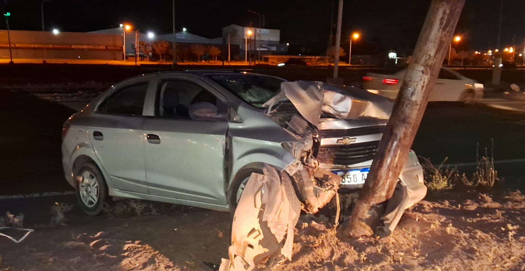 En el auto viajaban dos jovenes. Foto: Transito Policía Neuquén.