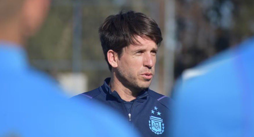 Diego Placente reemplaza a Javier Mascherano en la Selección Argentina Sub-20. 