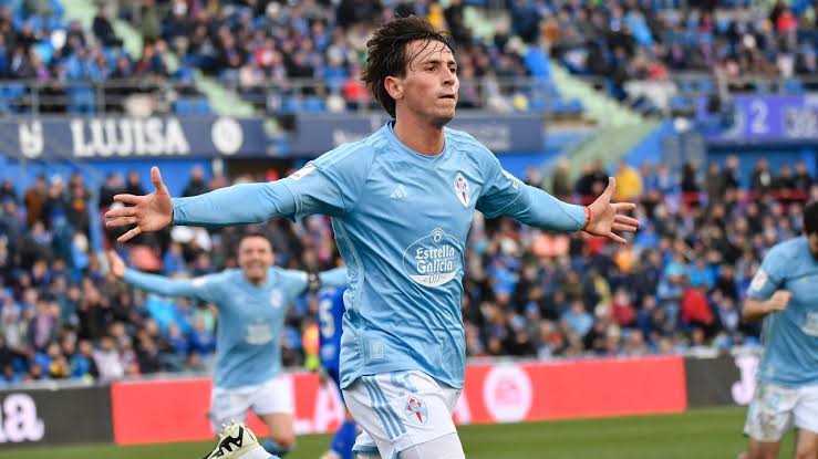 El argentino Tadeo Allende jugando para el Celta de Vigo de España.