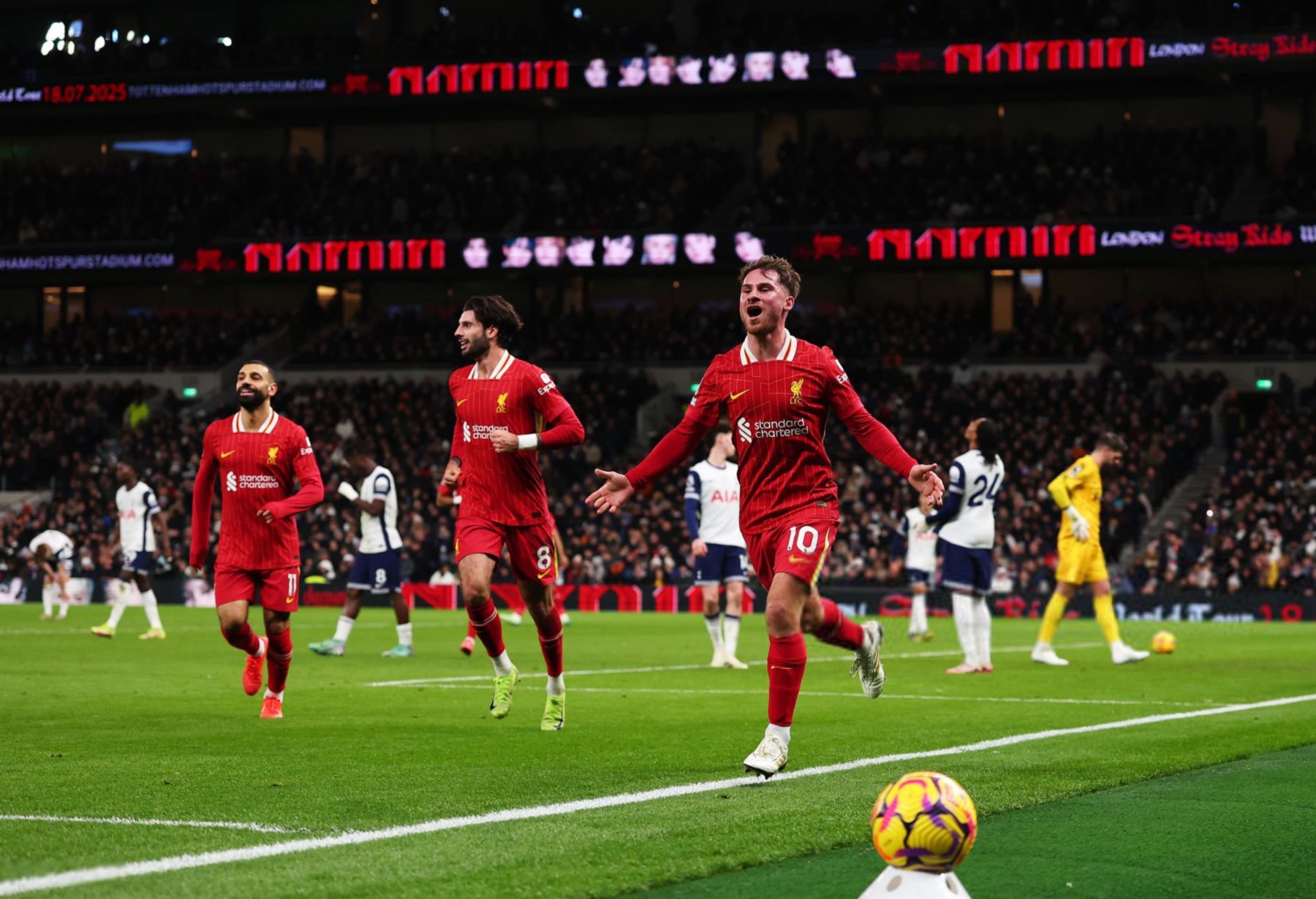 Alexis Mac Allister metió el segundo de los seis de Liverpool ante Tottenham.