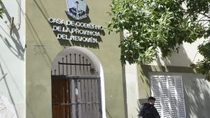 Despidos a estatales de Neuquén: casos en 2024, qué áreas y los motivos de las cesantías