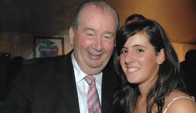 Julio Grondona junto a su nieta Lara, nueva titular del club Arsenal de Sarandí.