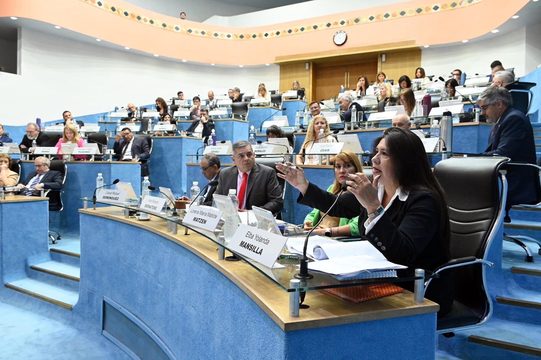 Hubo cuestionamientos, pero el apoyo fue de los 42 legisladores presentes en la sesión. Foto: Marcelo Ochoa.