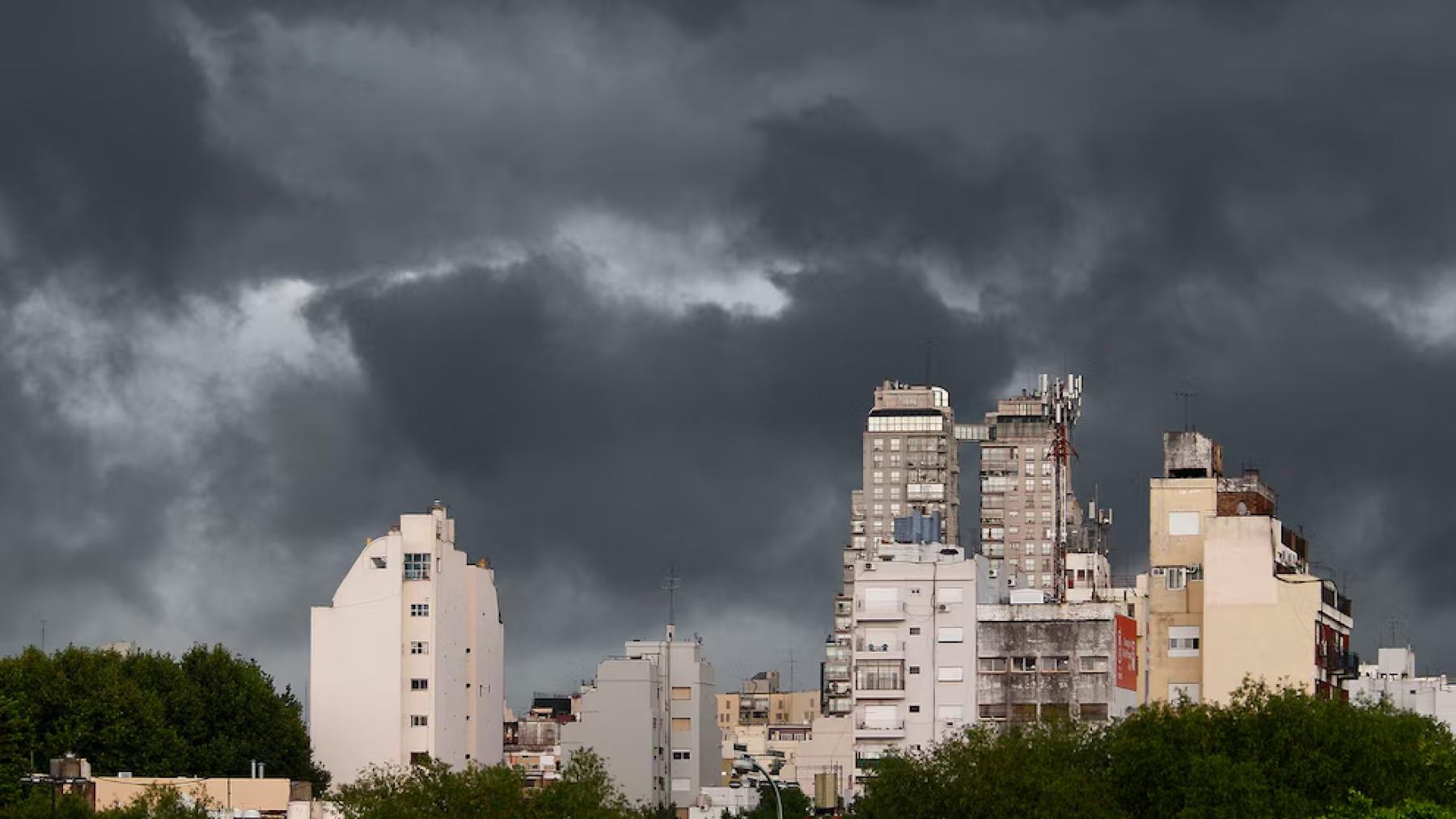 El Alto Valle vivirá un lunes caluroso con ráfagas de viento y posibles tormentas aisladas. Foto: archivo.