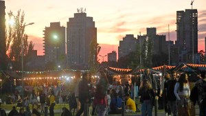 En imágenes: así se vivió el primer día de la feria más grande de Neuquén, edición de Navidad