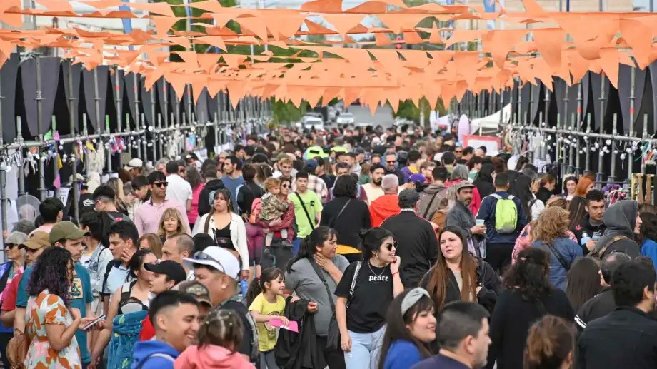 Vuelve la feria más grande de Neuquén. Foto: archivo.