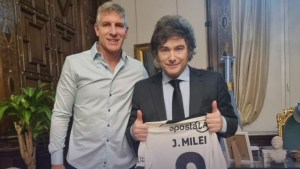 Martín Palermo visitó al presidente Javier Milei y saludó desde el balcón de la Casa Rosada