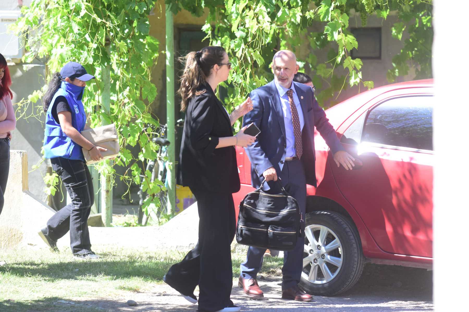 El fiscal jefe Pablo Vignaroli, durante los allanamientos del viernes 13 en Plottier. (Archivo/Cecilia Maletti)