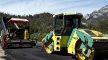 Imagen de La Ruta 40 entre Bariloche y El Bolsón se prepara para el verano 2025: iniciaron trabajos de bacheo