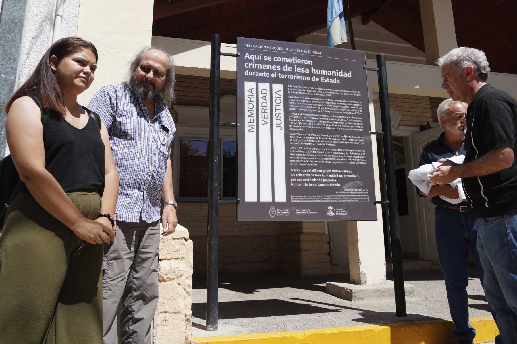 La APDH e HIJES fueron parte de la reintalación del señalamiento de la policia Federal como centro clandestino durane la dictadura (foto Cecilia Maletti)