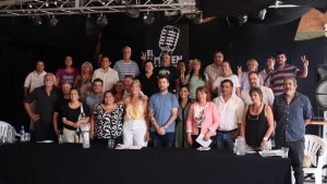 El Frente Vamos con Todos se reunió en Cipolletti y busca ampliar la oposición a Javier Milei y Weretilneck