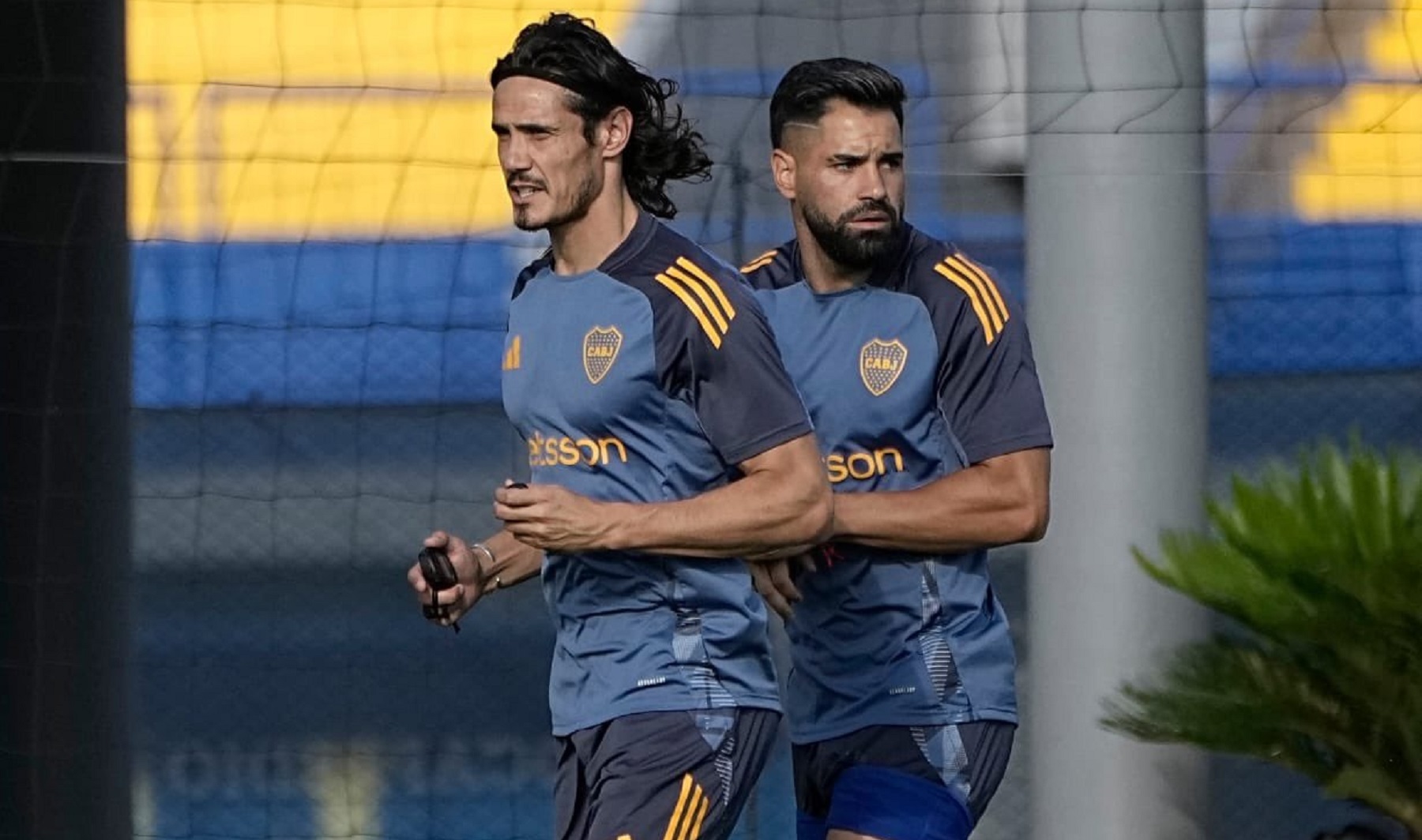 Milton Giménez sería titular y acompañaría a Edinson Cavani en la delantera de Boca. Foto: @BocaJrsOficial.