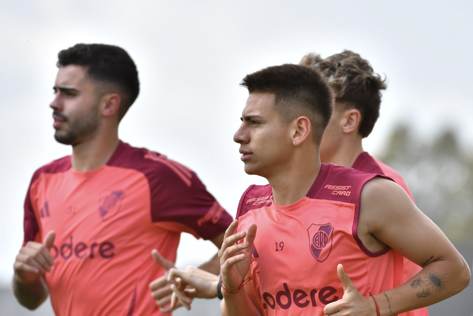 Marcelo Gallardo volverá a contar con Claudio Echeverri y Germán Pezzella. Foto: @RiverPlate.