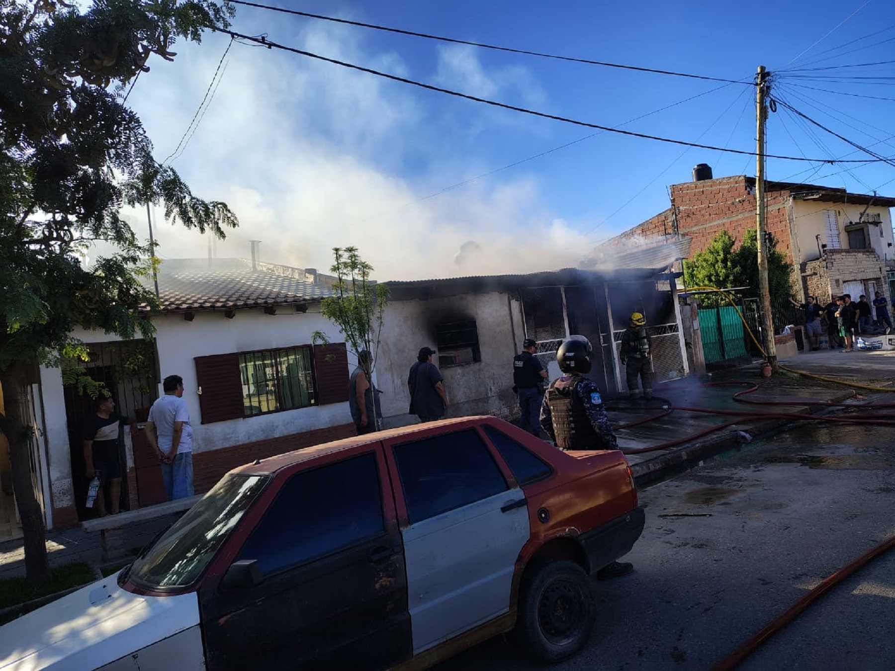 Incendio en Neuquén este martes. Foto: gentileza Policía. 