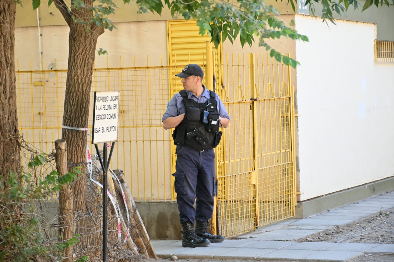 El doble femicidio ocurrió en las 432 viviendas de Cipolletti. Foto: Florencia Salto.