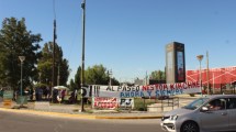 Imagen de Protesta en Centenario: quitaron el nombre presidente Néstor Kirchner y piden el veto de la ordenanza