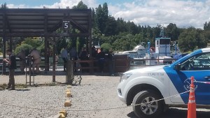 Hallaron un hombre muerto en medio del lago Nahuel Huapi: le harán la autopsia en Bariloche