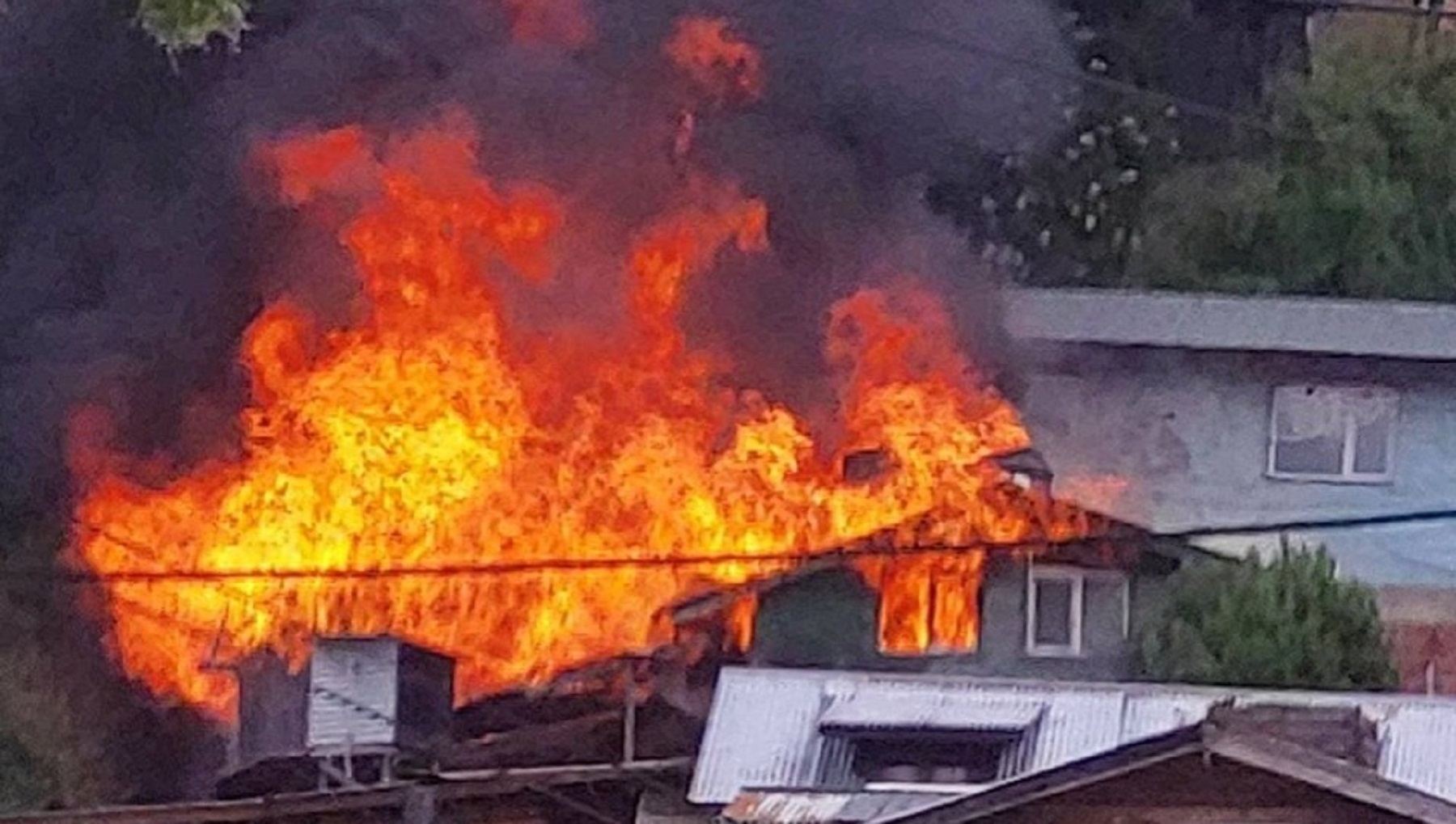 Incendio en San Martín de los Andes. Foto: FM del Lago. 