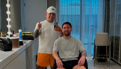 Lionel Messi recibió al peluquero de la Selección Argentina, en Rosario.