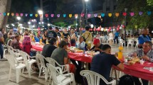 Imagen de Más de 100 personas en situación de calle disfrutaron de la cena de Navidad en el centro de Neuquén  