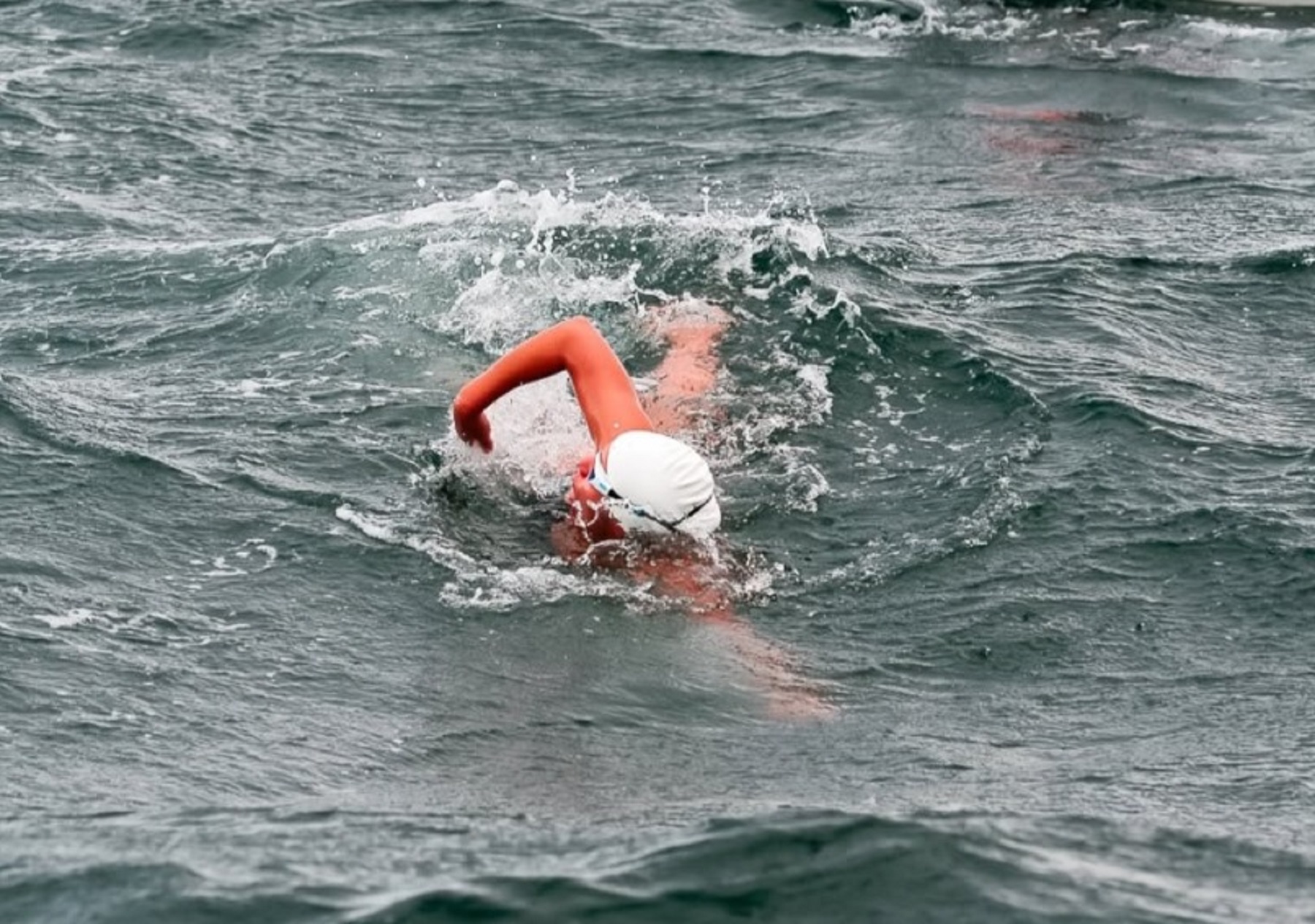 Mayra Flores cruzó el canal de Beagle a nado. Foto: Gentileza.