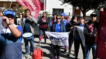 Imagen de ATE y UPCN reclamaron juntos por la renovación de contratos de los porteros de Bariloche