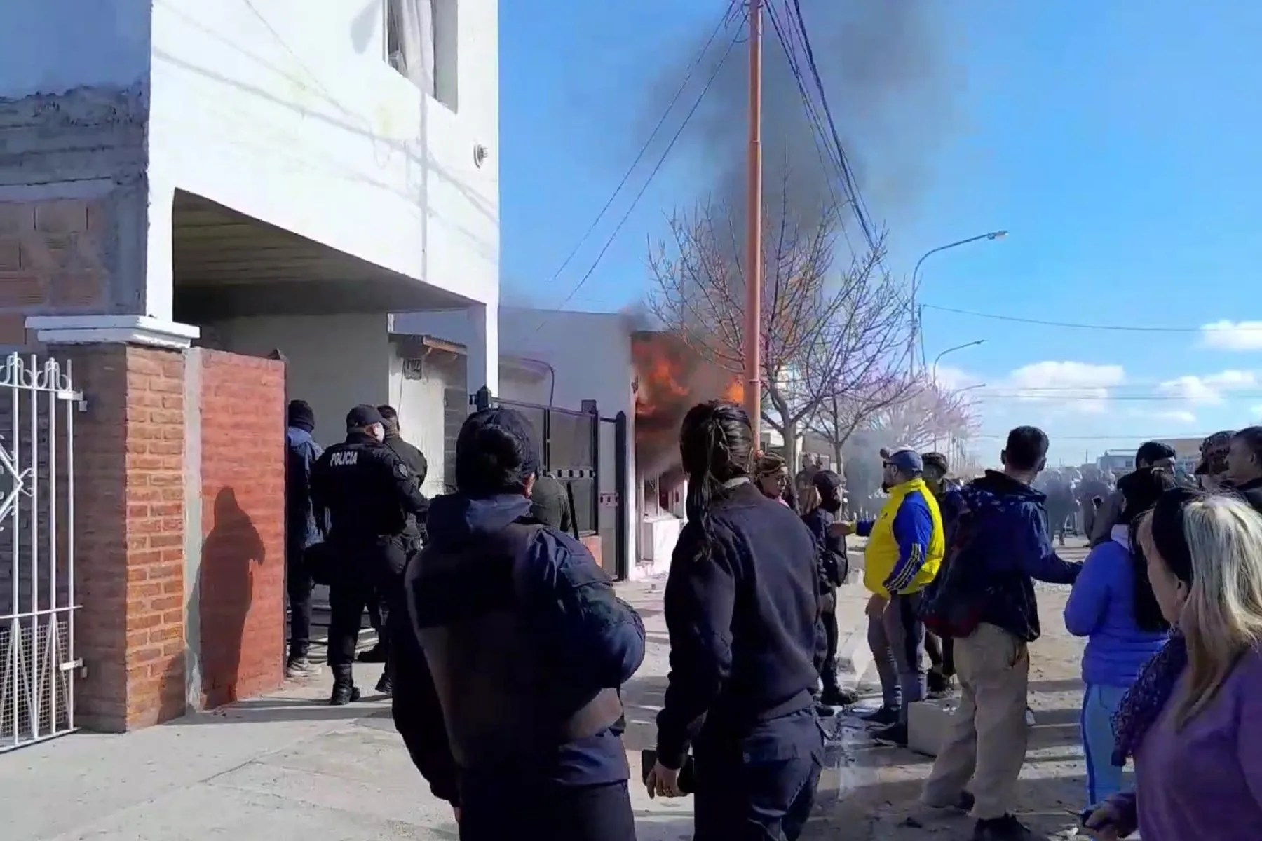 Aumentan los cargos contra docente acusado de abuso: en agosto, le habían prendido fuego la casa en San Antonio. Foto Archivo.