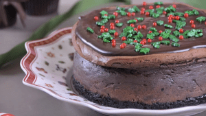 Te solucionamos el postre de esta Noche Buena: Cheescake de chocolate para Navidad