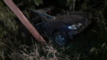 Imagen de Perdió el control en la colectora de la Ruta 22 y chocó contra un poste de luz, en Chichinales