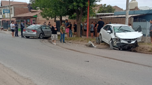 Violento choque frontal en Cipolletti: tres heridos, entre ellos un niño de 7 años