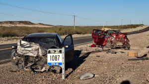 Dos personas muertas en un choque sobre la Ruta 22, cerca de Chelforó: un herido fue derivado a Regina