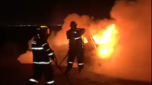 Video | Se incendió un auto en plena Ruta 70, camino al lago Pellegrini: qué pasó